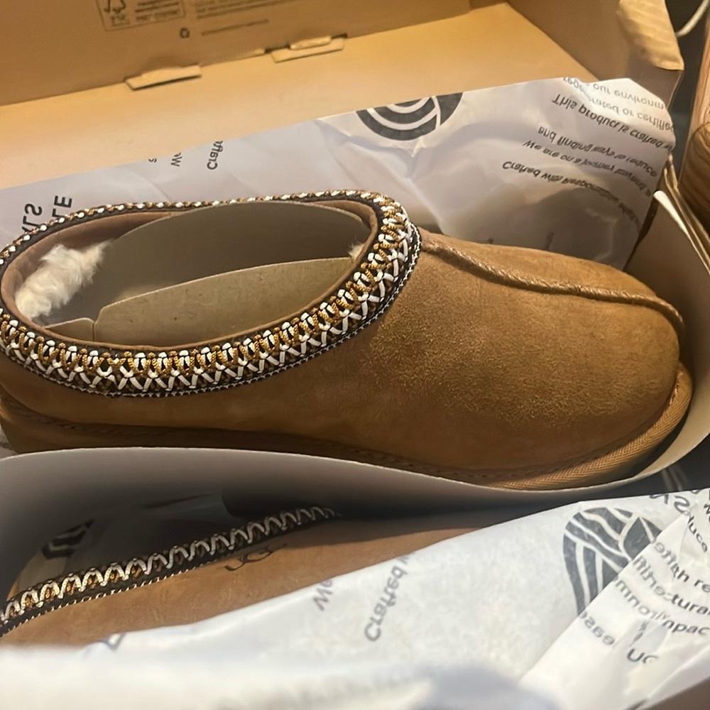 UGG size 2 youth brand new in box never worn